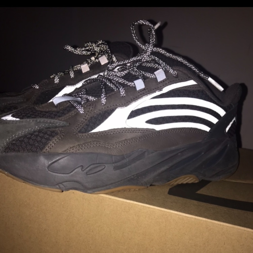 Yeezy 700 v2